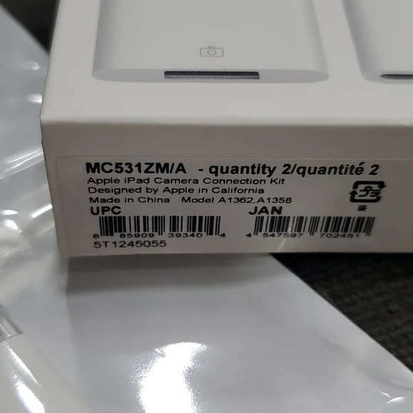 iPad camera connection kit #1117 - Picture 3 of 6